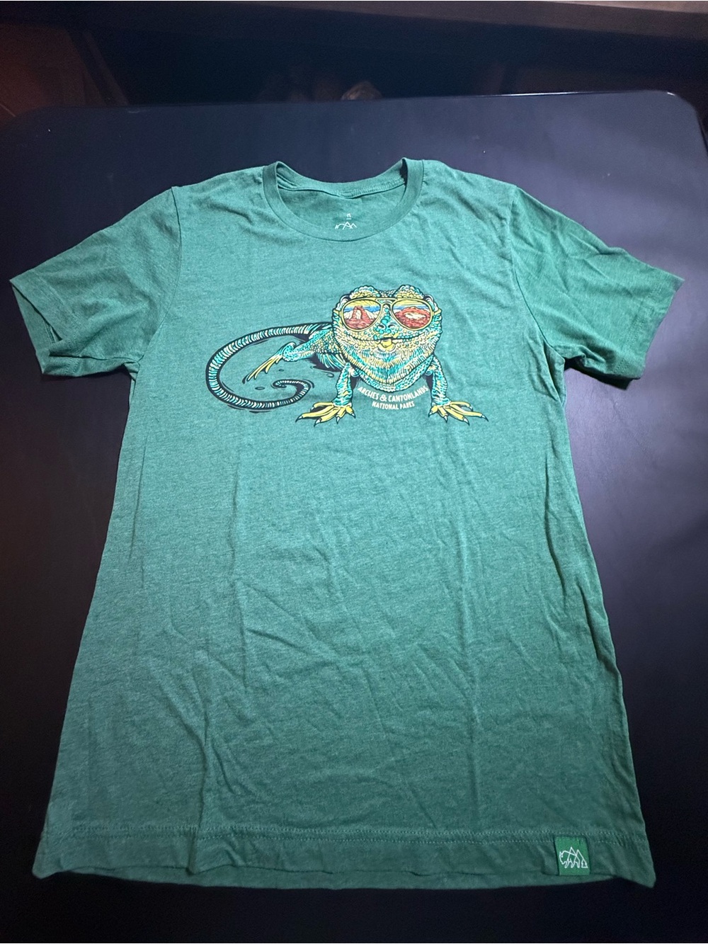 Wild Tribute Arches & Canyonlands National Parks Graphic Tee Size Medium